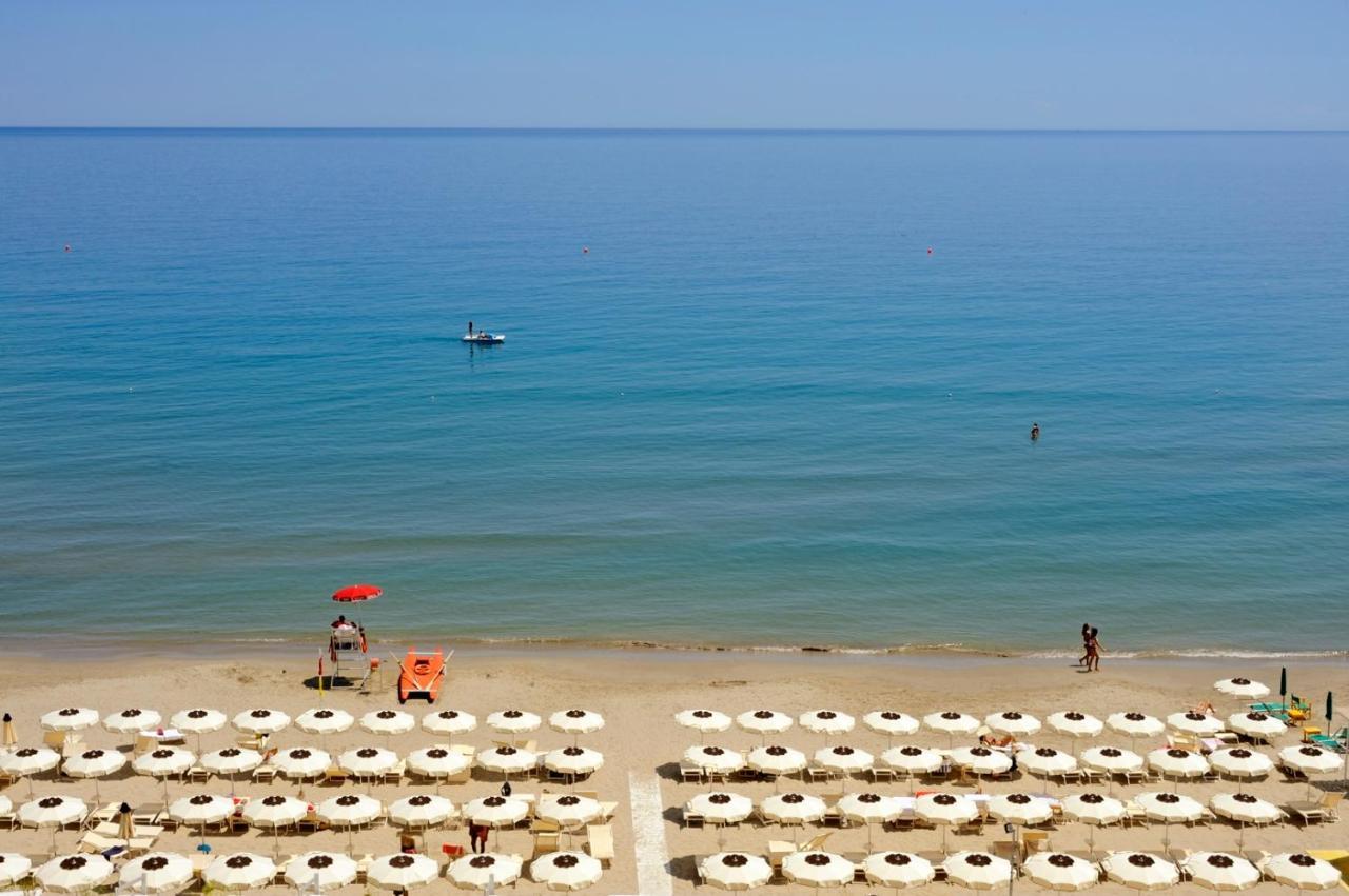 Diana Grand Hotel Alassio Kültér fotó